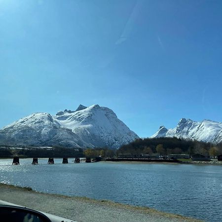 ÅndalsnesBakkebo Trollstigenアパートメント エクステリア 写真